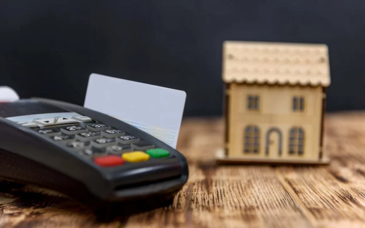 ABADI orienta sobre pagamento de aluguel no cartão de crédito