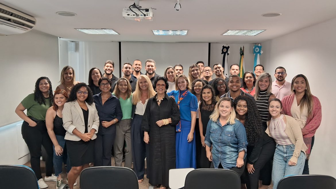 1 Curso de Etiqueta Profissional é sucesso entre as administradoras associadas