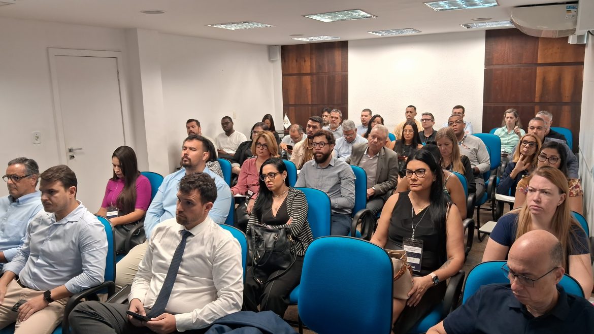 20250911_092728 Núcleo de Inteligência Imobiliária debate as garantias locatícias com auditório lotado
