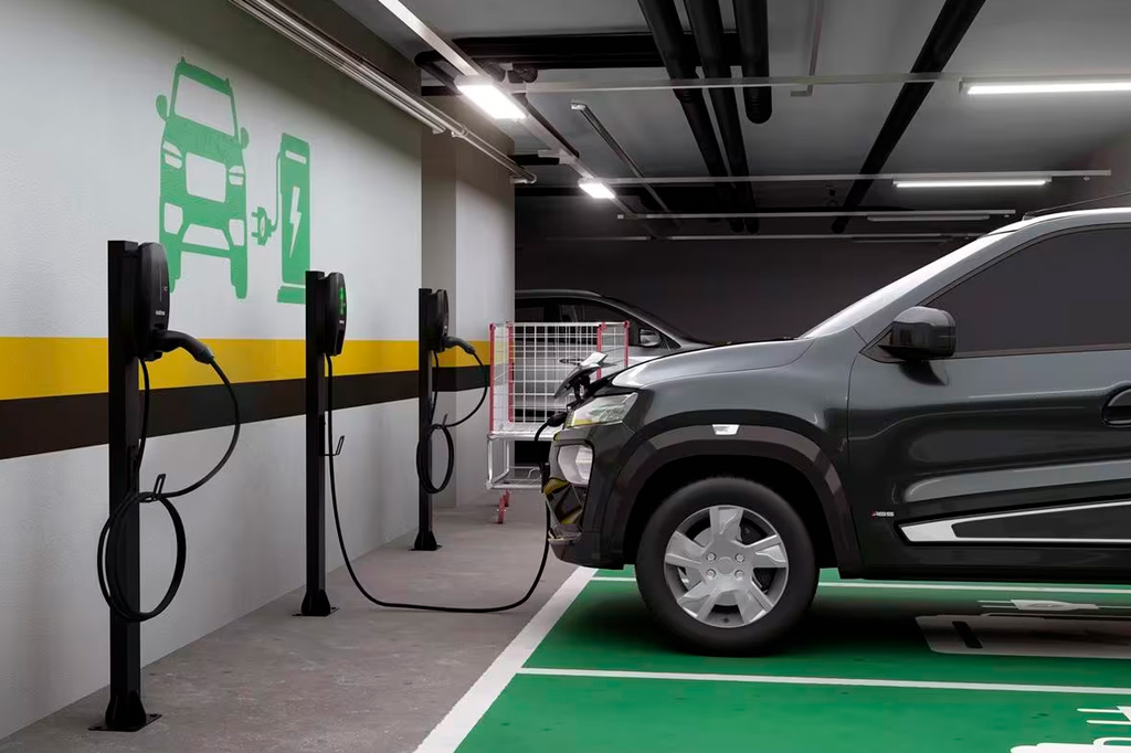 Recarregar-Carro-Eletrico-no-Predio ABADI na Mídia: Aumento de carros elétricos no país gera disputas judiciais para instalação de carregadores em condomínios